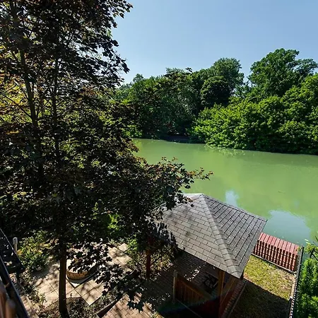 Arboretum Nyaralo - Kuelteri Jakuzzival Holiday home Szarvas