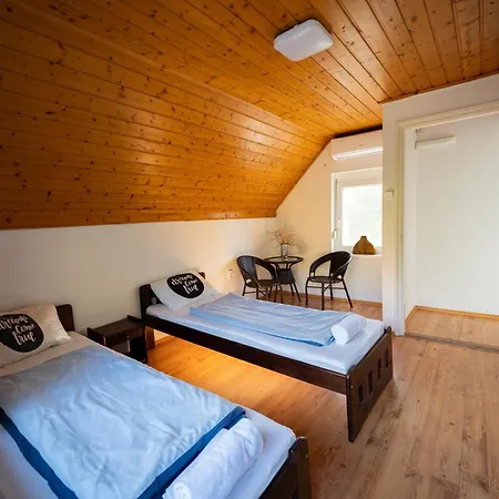 Arboretum Nyaralo - Kuelteri Jakuzzival 別荘 サルバシュ