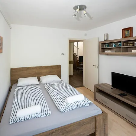 Arboretum Nyaralo - Kuelteri Jakuzzival サルバシュ