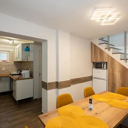 別荘 Arboretum Nyaralo - Kuelteri Jakuzzival