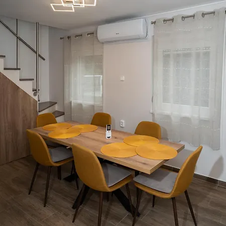 Arboretum Nyaralo - Kuelteri Jakuzzival 別荘 *