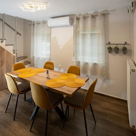 Arboretum Nyaralo - Kuelteri Jakuzzival 別荘