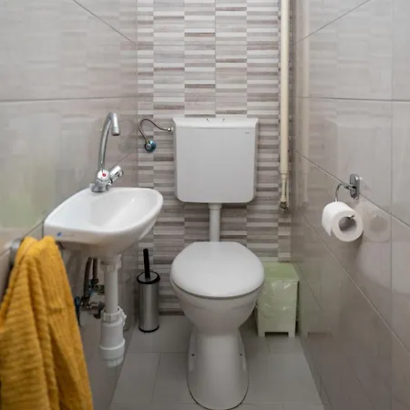 Arboretum Nyaralo - Kuelteri Jakuzzival * サルバシュ