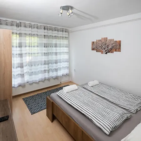 Arboretum Nyaralo - Kuelteri Jakuzzival *