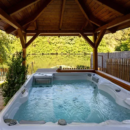 別荘 Arboretum Nyaralo - Kuelteri Jakuzzival *