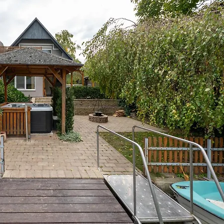 Arboretum Nyaralo - Kuelteri Jakuzzival サルバシュ