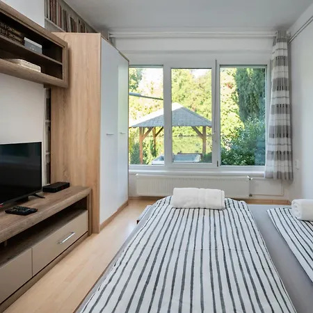 Arboretum Nyaralo - Kuelteri Jakuzzival 別荘 サルバシュ