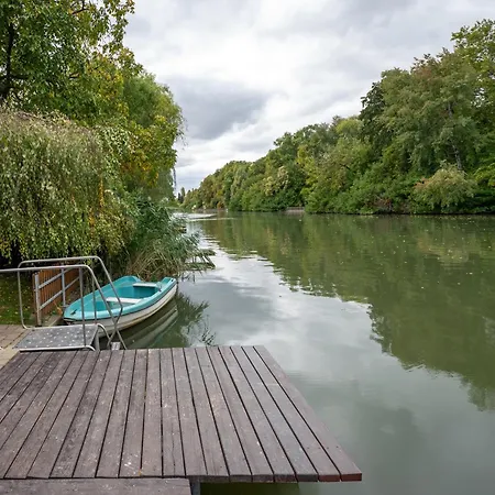 Arboretum Nyaralo - Kuelteri Jakuzzival 別荘 *