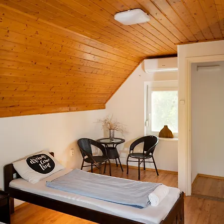 Arboretum Nyaralo - Kuelteri Jakuzzival *