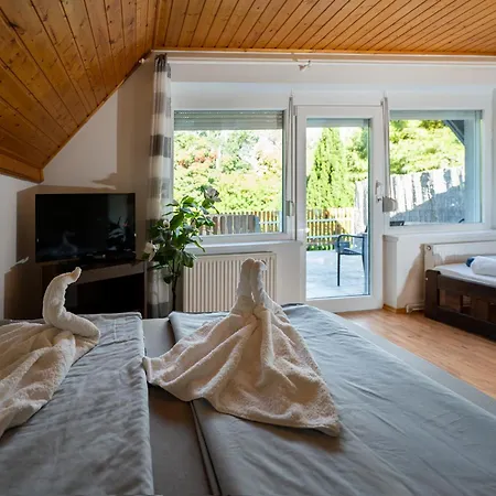 Arboretum Nyaralo - Kuelteri Jakuzzival 別荘 サルバシュ